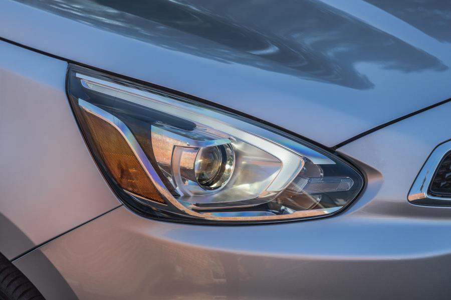 Детали экстерьера Mitsubishi Mirage GT 2016 года  (NA) (фото 19 из 29)